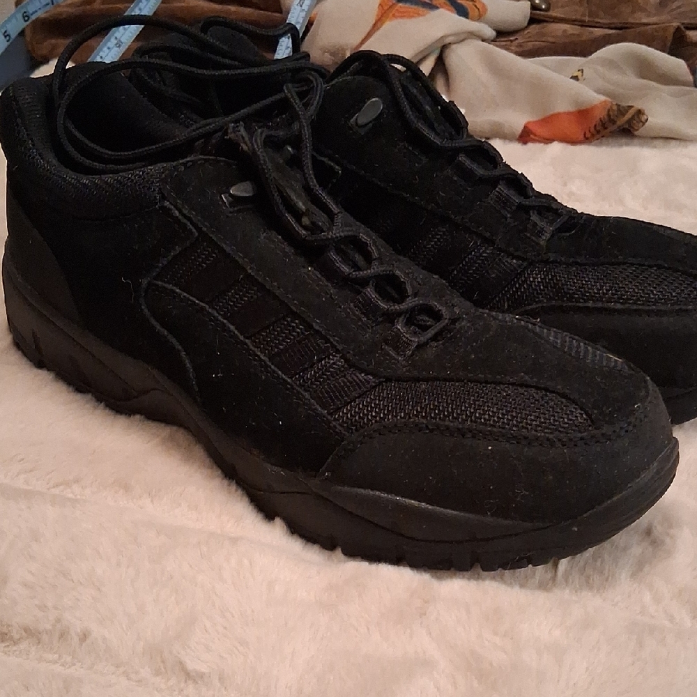 Sleek Black steeltoe Athletic Shoes for Men